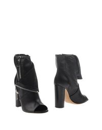 Полусапоги и высокие ботинки Casadei