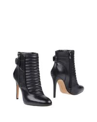 Полусапоги и высокие ботинки Vince Camuto