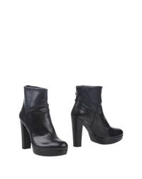 Полусапоги и высокие ботинки Stuart Weitzman