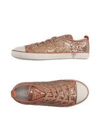 Низкие кеды и кроссовки Guess