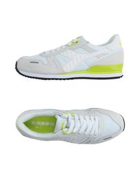 Низкие кеды и кроссовки Diadora