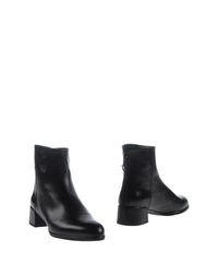Полусапоги и высокие ботинки Stuart Weitzman