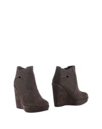 Полусапоги и высокие ботинки Stuart Weitzman