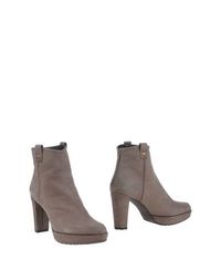 Полусапоги и высокие ботинки Stuart Weitzman