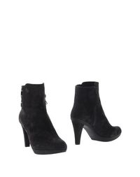 Полусапоги и высокие ботинки Stuart Weitzman