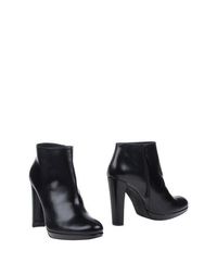 Полусапоги и высокие ботинки Stuart Weitzman