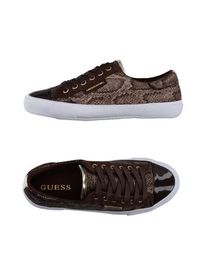 Низкие кеды и кроссовки Guess