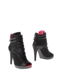 Полусапоги и высокие ботинки Guess