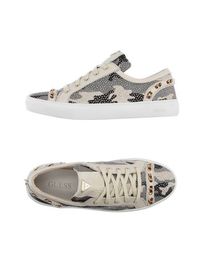 Низкие кеды и кроссовки Guess