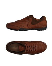 Низкие кеды и кроссовки Geox