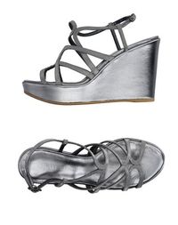 Сандалии Stuart Weitzman