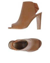 Сандалии Stuart Weitzman
