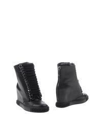 Полусапоги и высокие ботинки Casadei