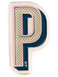 наклейка 'P'  Anya Hindmarch