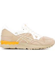 кроссовки на шнуровке Asics
