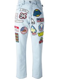 джинсы с заплатками Gcds