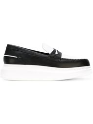 контрастные лоферы  Alexander McQueen