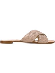 сандалии с перекрещенными плетеными ремешками Stuart Weitzman