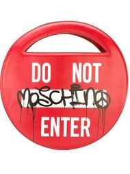 клатч в форме дорожного знака Moschino