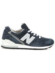 кроссовки с логотипами по бокам New Balance