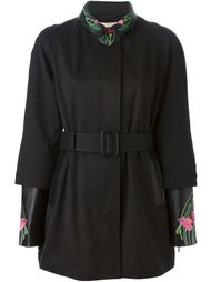 пальто с цветочной вышивкой  Christopher Kane