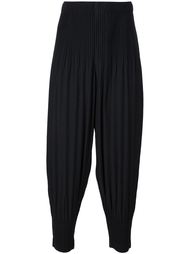плиссированные брюки с заниженным шаговым швом Homme Plissé Issey Miyake