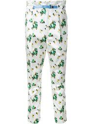 укороченные брюки с цветочным принтом Toga