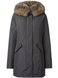 пальто с воротником из меха енота Woolrich