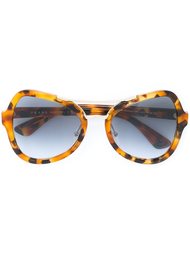 объемные солнцезащитные очки  Prada Eyewear