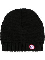 шапка с логотипом Canada Goose