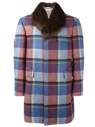 пальто  в клетку с меховой оторочкой Thom Browne