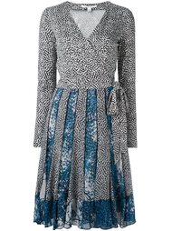 плиссированное платье с запахом Diane Von Furstenberg