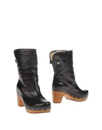 Полусапоги и высокие ботинки UGG Australia