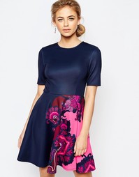 Короткое принталенное платье с принтом Ted Baker Thabie - Темно-синий