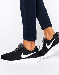 Черные с белым кроссовки Nike Roshe - Черный