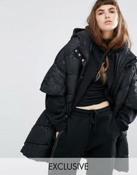 Дутая куртка-кейп в стиле oversize с капюшоном и однотонным леопардовым принтом Puffa - Черный