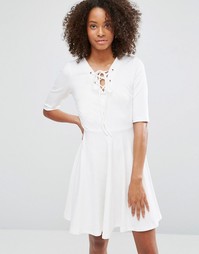 Приталенное платье Glamorous - Белый