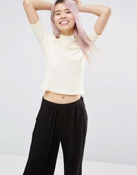 Топ с рукавами 1/2 и высоким воротом Monki - Белый