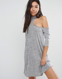 Свободное платье с вырезами на плечах и эффектом металлик Boohoo - Серебряный