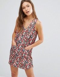 Цельнокройное платье с цветочным принтом QED London - Черный