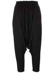 укороченные брюки с заниженным шаговым швом Yohji Yamamoto
