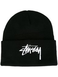 шапка с вышитым логотипом Stussy
