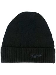 шапка с вышитым логотипом Woolrich