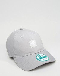 Регулируемая кепка с логотипом New Era 9Forty - Серый