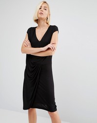 Платье со сборками спереди Y.A.S Chase - Черный