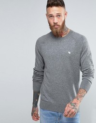 Серый тонкий джемпер с круглым вырезом и логотипом Abercrombie &amp; Fitch - Серый