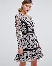 Кружевное платье с контрастной вставкой лесенкой и юбкой-колокол True Decadence - Черный