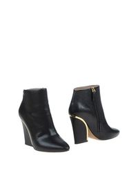 Полусапоги и высокие ботинки Guess