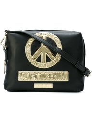 сумка на плечо с золотистой аппликацией Love Moschino