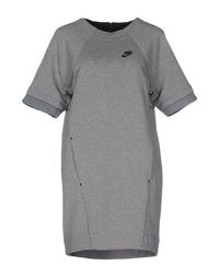 Короткое платье Nike